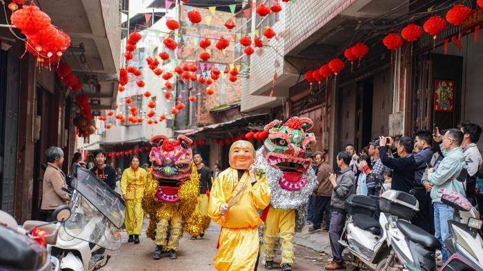 旅游市场“下沉” 年轻人乐探“宝藏小城”