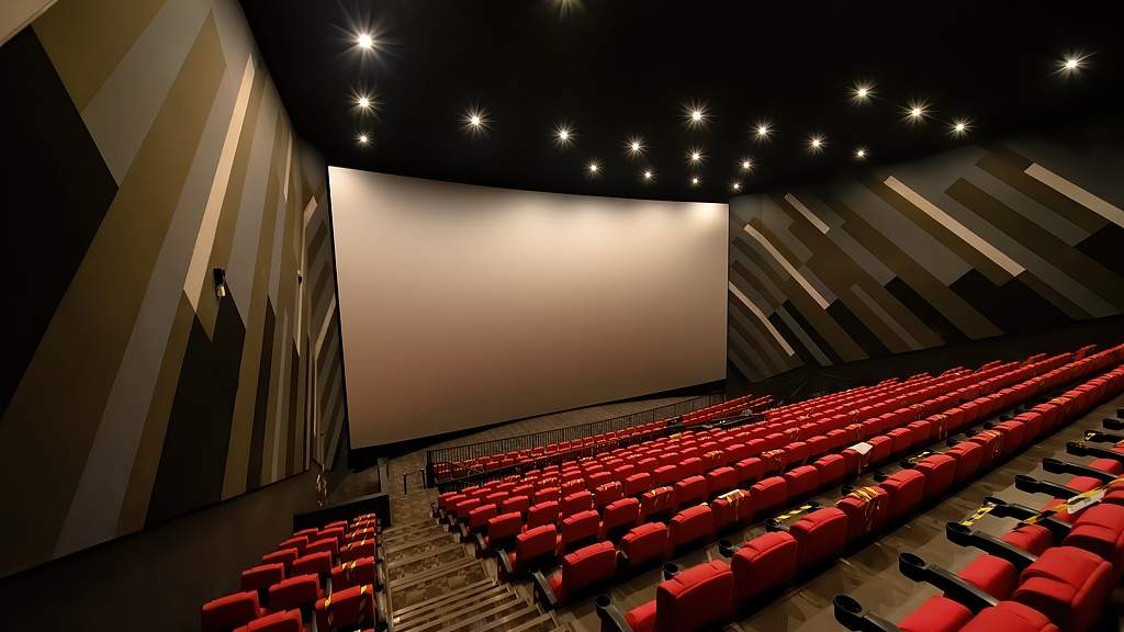 新片增多，影院凉爽：暑期档电影市场渐入佳境