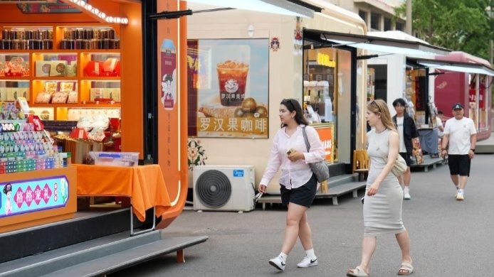 外国游客在中国“买买买”，“中国购”更加火爆