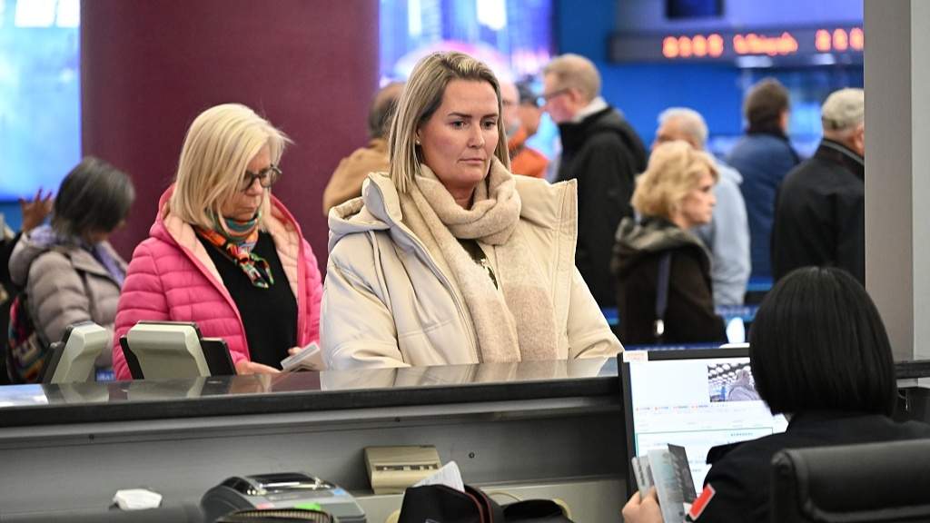 去年超2000万外国人免签入境，政协委员建言如何疏解入境游“堵点”