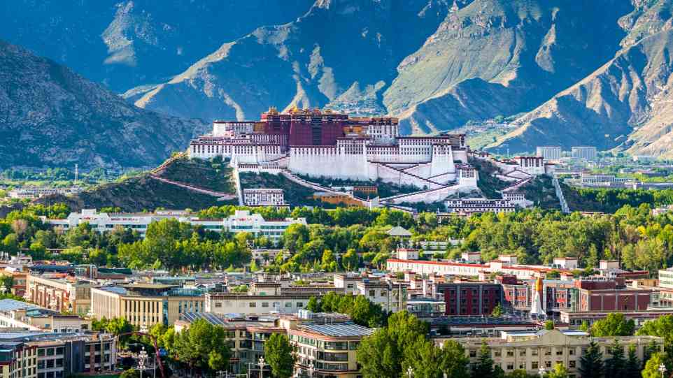 西藏：2025年累计接待游客数量超7000万人次
