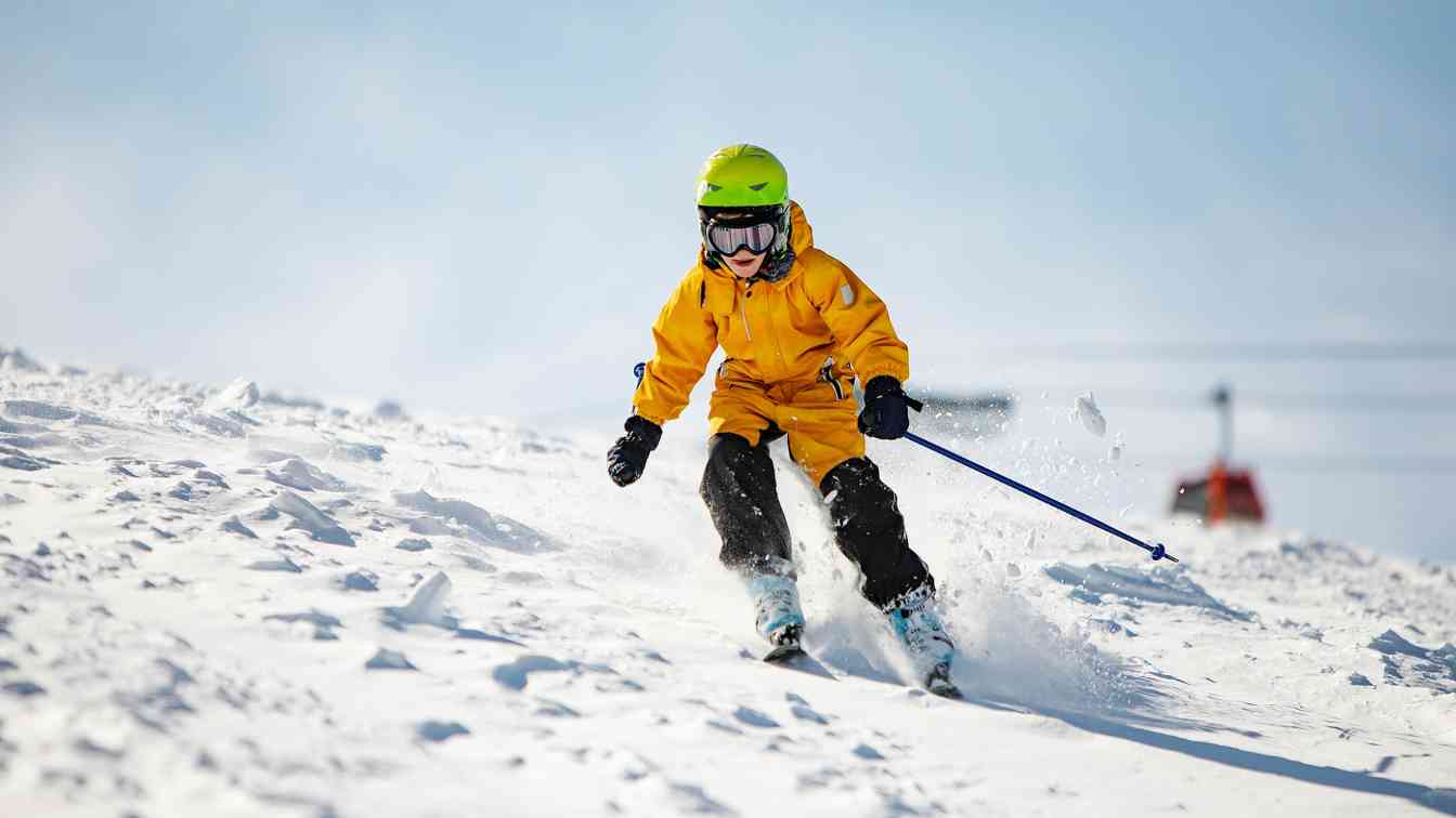 “观赛+滑雪+度假” 成新宠 冰雪赛事撬动文旅消费爆发式增长